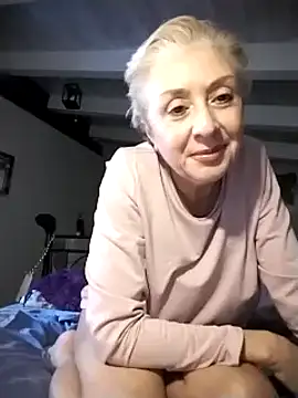 Snapshot of divinaerotica chatting on 11.18.25 divinaerotica online show from 11.18.25