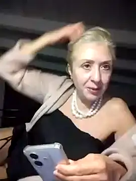 Snapshot of divinaerotica chatting on 11.19.25 divinaerotica online show from 11.19.25