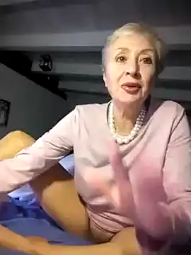 Snapshot of divinaerotica chatting on 11.26.25 divinaerotica online show from 11.26.25