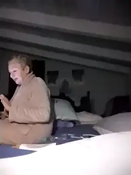 Snapshot of divinaerotica chatting on 12.04.25 divinaerotica online show from 12.04.25