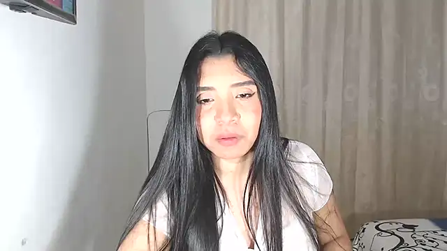 Snapshot of Antoneella_vz chatting on 02.15.25 Antoneella vz online show from 02.15.25