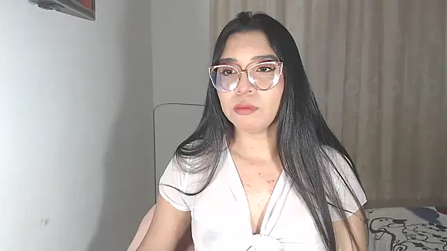 Snapshot of Antoneella_vz chatting on 02.24.25 Antoneella vz online show from 02.24.25