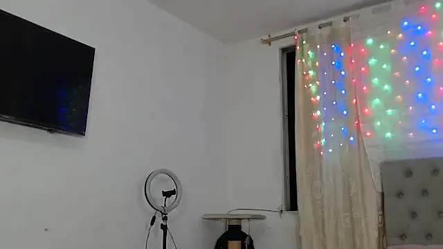 Snapshot of Antoneella_vz chatting on 03.20.25 Antoneella vz online show from 03.20.25