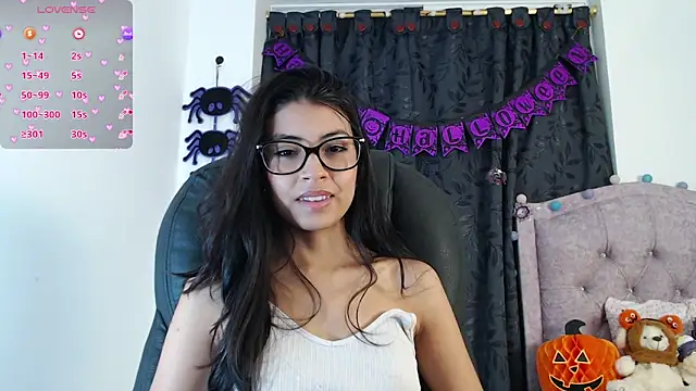 Snapshot of ellajonz chatting on 10.17.25 ellajonz online show from 10.17.25