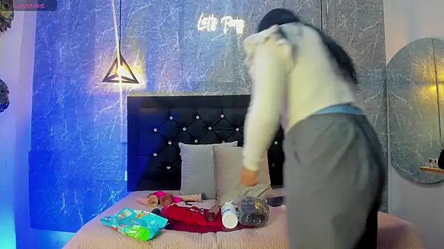 Snapshot of emberhodson chatting on 09.10.25 emberhodson online show from 09.10.25