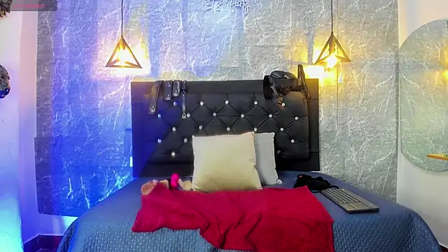 Snapshot of emberhodson chatting on 09.11.25 emberhodson online show from 09.11.25