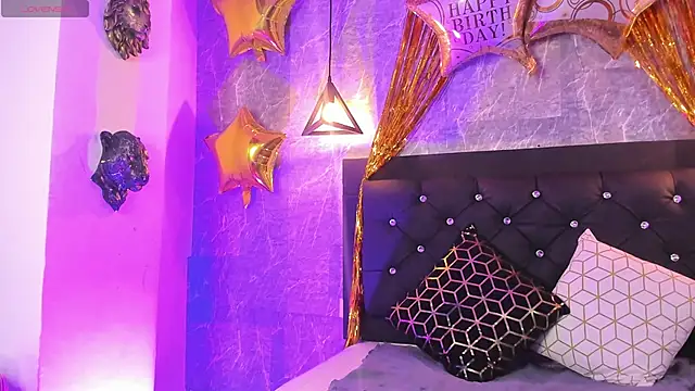 Snapshot of emberhodson chatting on 10.09.25 emberhodson online show from 10.09.25