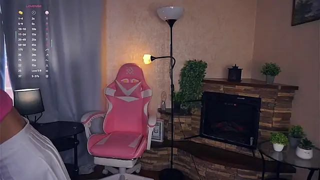 Snapshot of ErlinaBuoy chatting on 09.24.25 ErlinaBuoy online show from 09.24.25