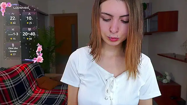 Snapshot of ErlinaBuoy chatting on 10.27.25 ErlinaBuoy online show from 10.27.25