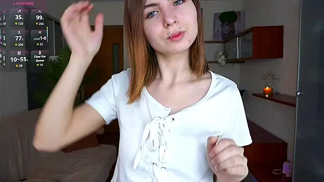 Snapshot of ErlinaBuoy chatting on 11.07.25 ErlinaBuoy online show from 11.07.25