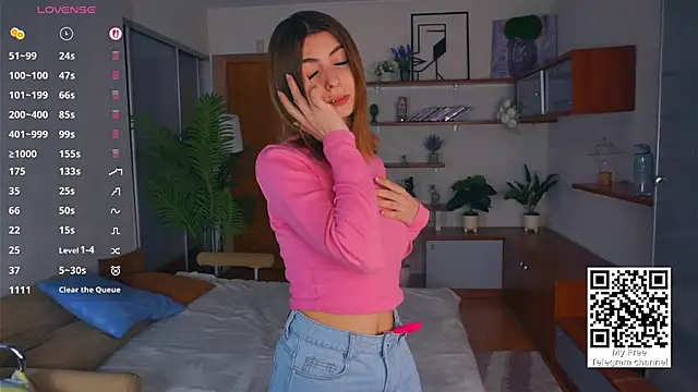 Snapshot of ErlinaBuoy chatting on 11.24.25 ErlinaBuoy online show from 11.24.25