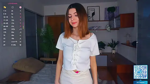 Snapshot of ErlinaBuoy chatting on 12.01.25 ErlinaBuoy online show from 12.01.25