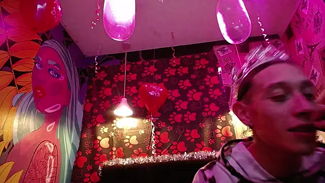 Snapshot of SimonAndJocelyn chatting on 02.13.25 SimonAndJocelyn online show from 02.13.25