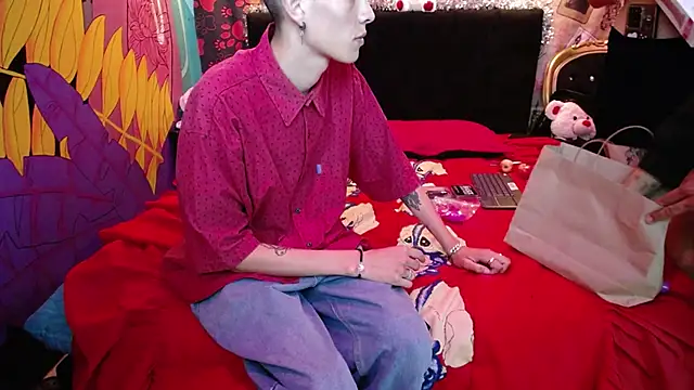 Snapshot of SimonAndJocelyn chatting on 02.15.25 SimonAndJocelyn online show from 02.15.25