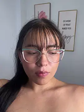 Snapshot of megan_cl chatting on 02.21.25 megan cl online show from 02.21.25