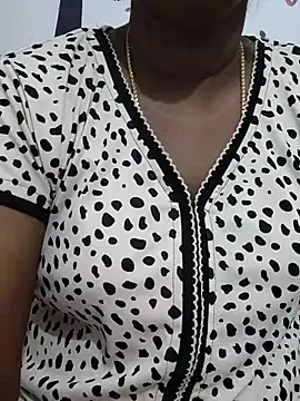 Snapshot of Tamil_Meera12 chatting on 09.28.25 Tamil Meera12 online show from 09.28.25