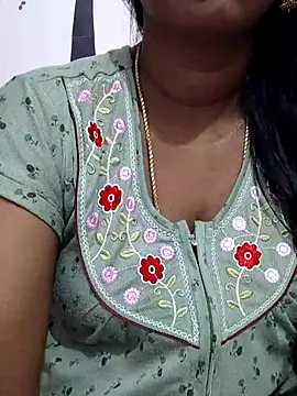 Snapshot of Tamil_Meera12 chatting on 10.26.25 Tamil Meera12 online show from 10.26.25