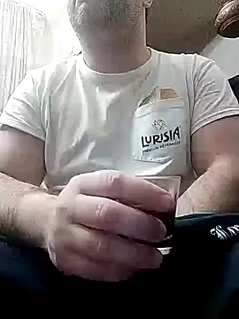 Snapshot of NAvoglia chatting on 02.21.25 NAvoglia online show from 02.21.25