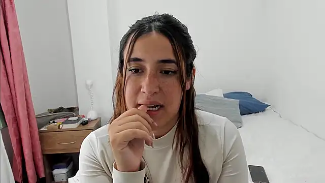 Snapshot of __leaa chatting on 02.26.25 leaa online show from 02.26.25