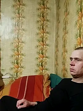 Snapshot of alex_brow_n chatting on 02.18.25 alex brow n online show from 02.18.25