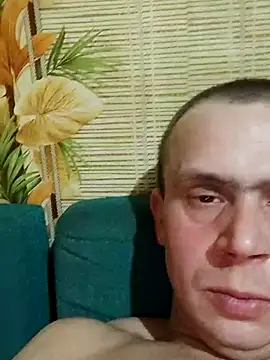 Snapshot of alex_brow_n chatting on 02.18.25 alex brow n online show from 02.18.25