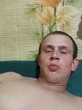 Snapshot of alex_brow_n chatting on 03.17.25 alex brow n online show from 03.17.25