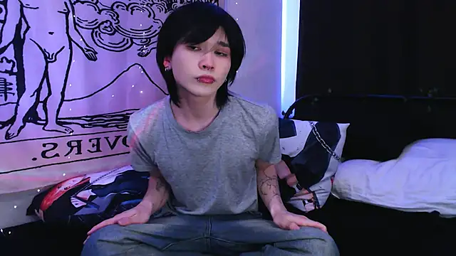 Snapshot of rennnuts chatting on 02.26.25 rennnuts online show from 02.26.25