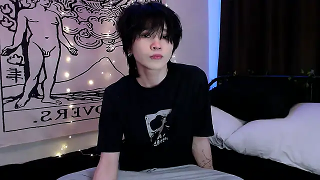 Snapshot of rennnuts chatting on 03.01.25 rennnuts online show from 03.01.25