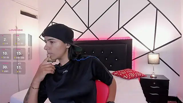 Liiam smith  online show from 02.08.25