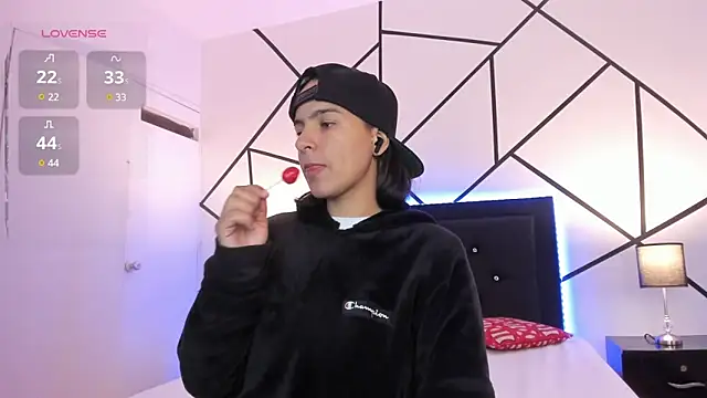 Liiam smith  online show from 03.07.25