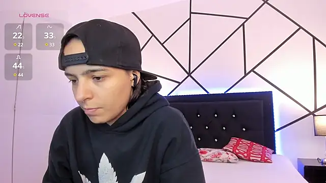 Liiam smith  online show from 03.10.25