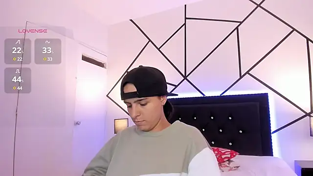 Liiam smith  online show from 03.14.25