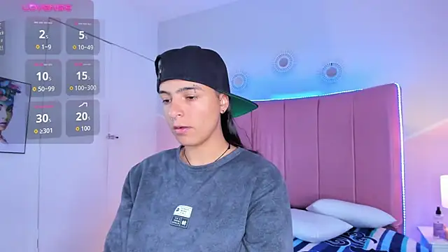 Liiam smith  online show from 10.12.25