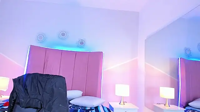 Liiam smith  online show from 10.18.25