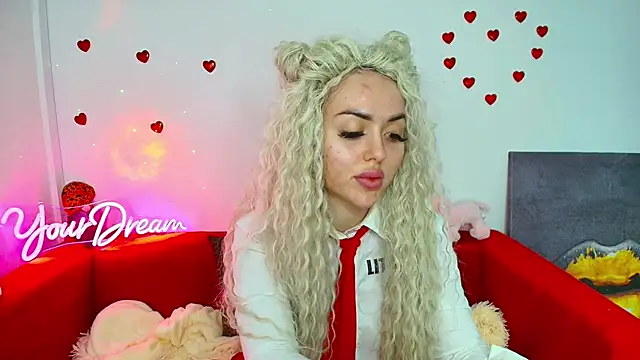 Snapshot of MissisCaty chatting on 02.01.25 MissisCaty online show from 02.01.25