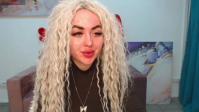 Snapshot of MissisCaty chatting on 02.12.25 MissisCaty online show from 02.12.25