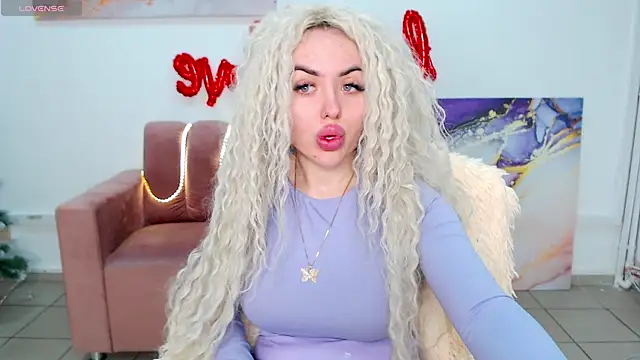 Snapshot of MissisCaty chatting on 02.20.25 MissisCaty online show from 02.20.25