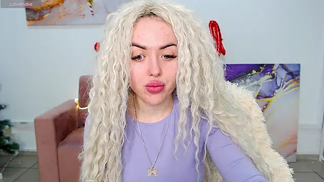 Snapshot of MissisCaty chatting on 02.21.25 MissisCaty online show from 02.21.25