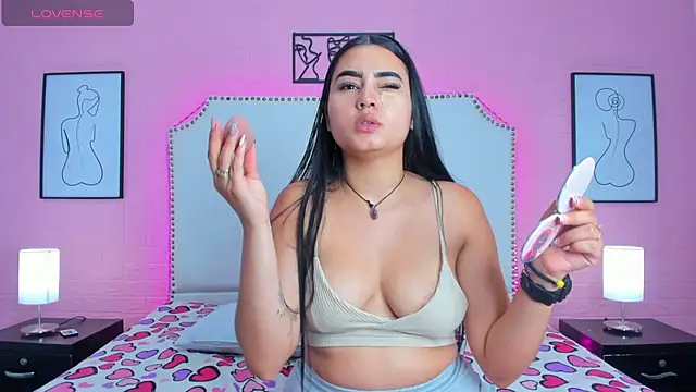  Emma whiitee  online show from 11.01.25