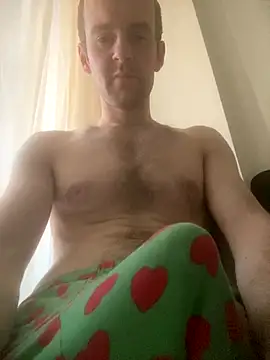 LynnAhNight online show from 10.04.25