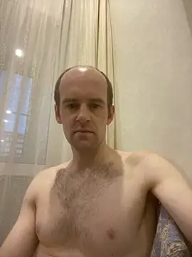 LynnAhNight online show from 10.13.25