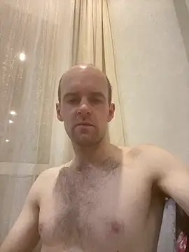 LynnAhNight online show from 11.13.25