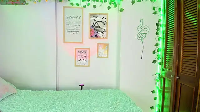 Snapshot of NamiDoll chatting on 03.18.25 NamiDoll online show from 03.18.25