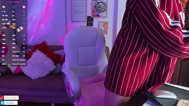 Snapshot of NamiDoll chatting on 10.11.25 NamiDoll online show from 10.11.25