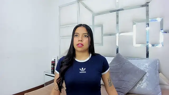 ZoeWan69 online show from 03.19.25