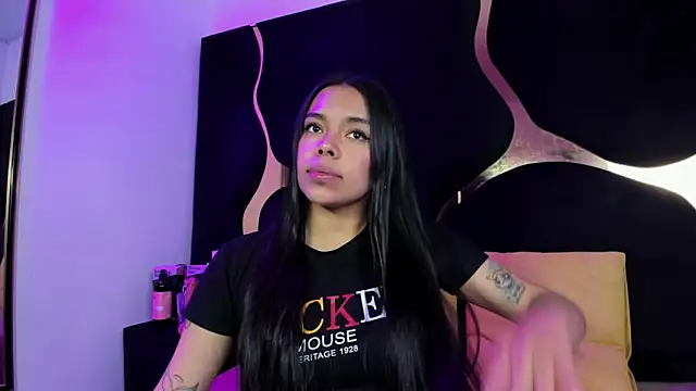 ZoeWan69 online show from 10.15.25