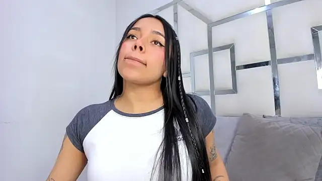 ZoeWan69 online show from 11.17.25