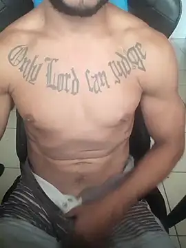 Snapshot of mcloveyiii chatting on 03.10.25 mcloveyiii online show from 03.10.25