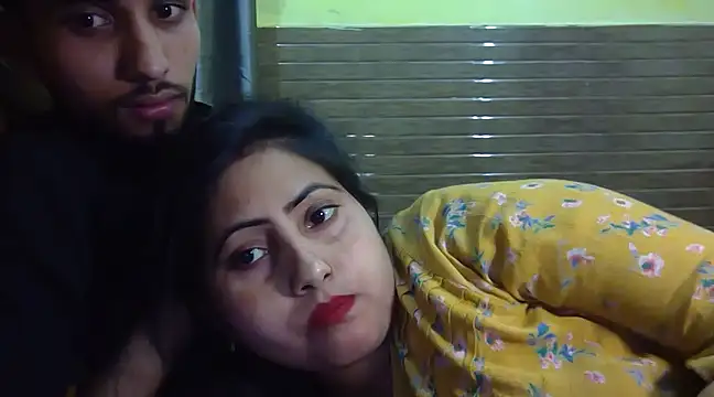 Snapshot of Queen_Couple chatting on 02.15.25 Queen Couple online show from 02.15.25