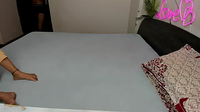 Snapshot of Queen_Couple chatting on 09.24.25 Queen Couple online show from 09.24.25